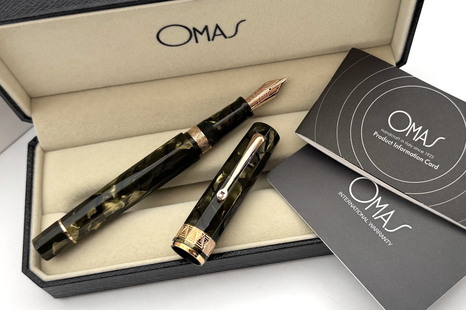 OMASParagonFountainPeninSaftGreenwithRoseGoldTrim_A